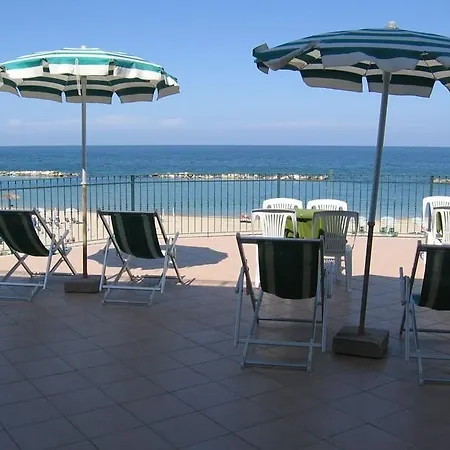 Fausto Hotel