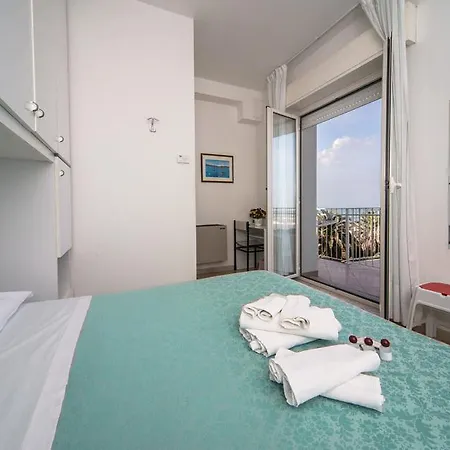 Fausto Hotel 2*
